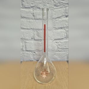 Pyrex Long Neck Glass 250ml Volumetric Flask Oddity Chemistry No Stopper